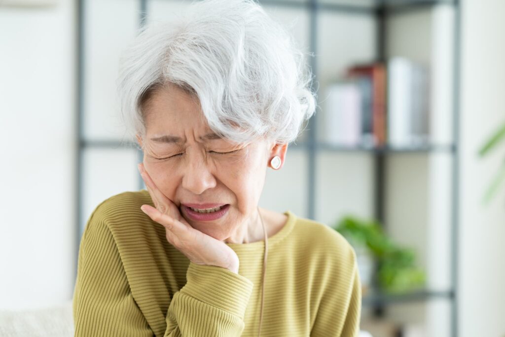 加齢で虫歯になりやすくなった女性