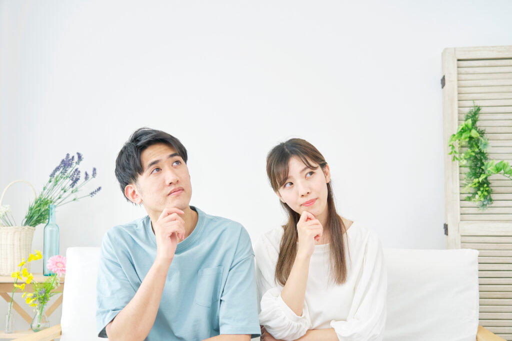 審美歯科とはどんな治療か考える男女