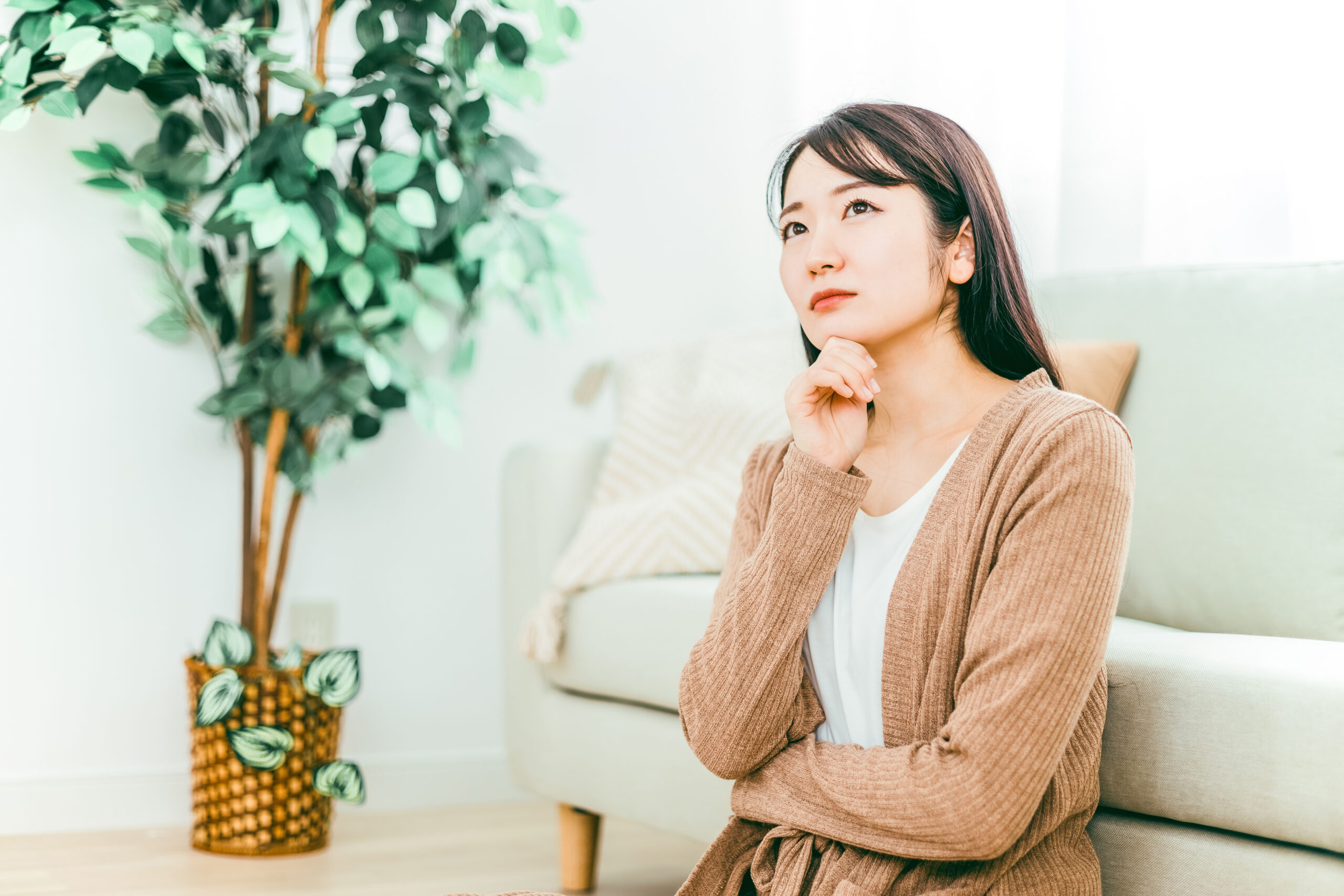 予防歯科が重要な理由を考えている女性