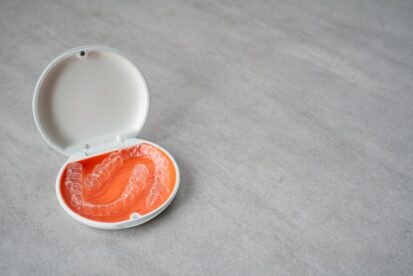 歯の矯正に使用するマウスピース