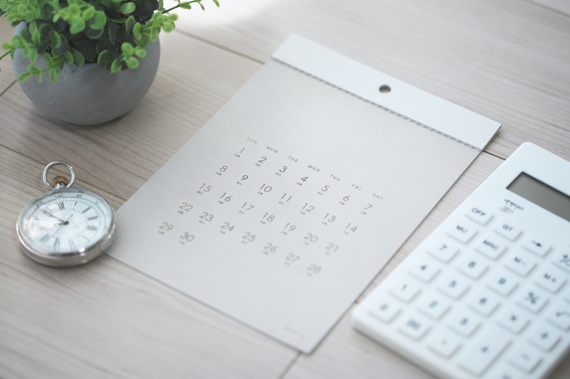 マウスピース矯正で出っ歯を治す際にかかる期間・費用のイメージ