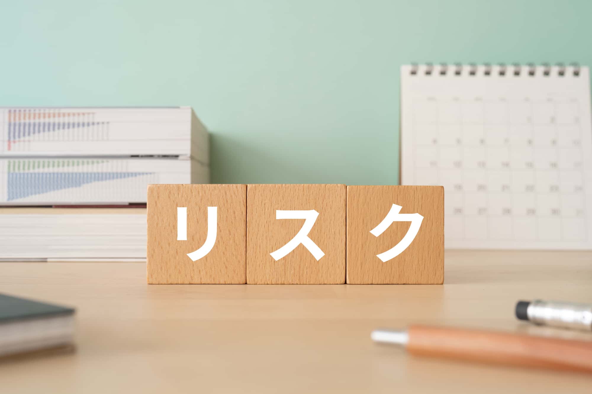 子どもの受け口を放置するリスクを説明するイメージ